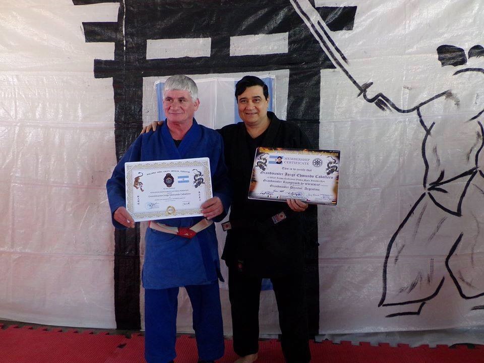 Jorge Edmundo Caballero Shihan, con las certificaciones internacionales junto a Lorenzo Santa Cruz Shihan